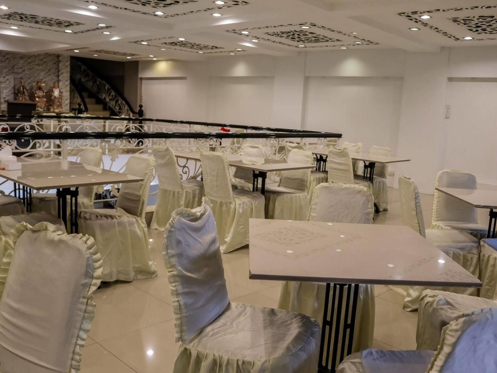 Nida Railway Median Kantor Post Hotel Medan